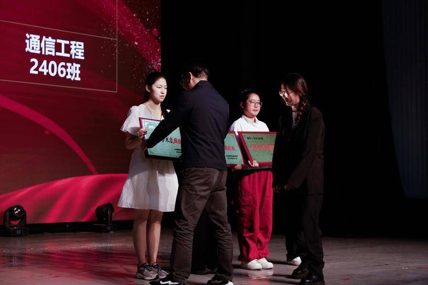 9.我院成功举行2025年学术科技表扬暨2026年学术科技节启动会（新闻稿）.docx